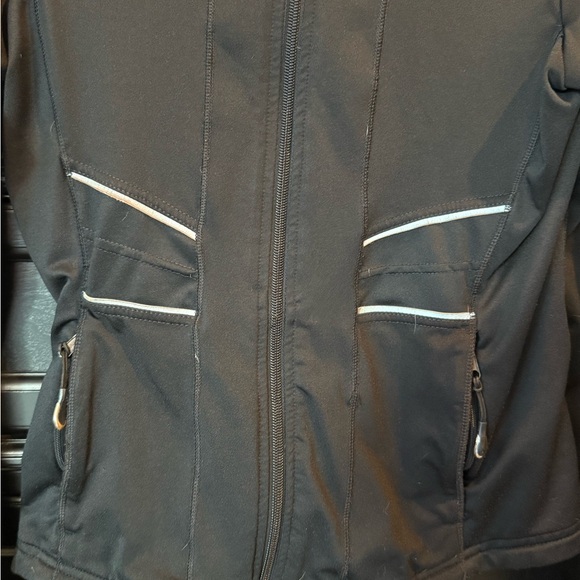 Women's Brooks Reflective Full Zip Black Running Jacket, Small, Fair Condition - Picture 4 of 13